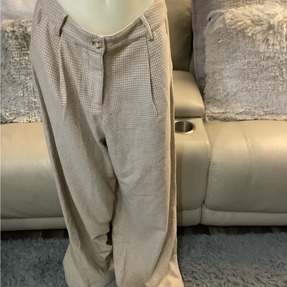 Checkered Wide-Leg Pants - Picture 2 of 13